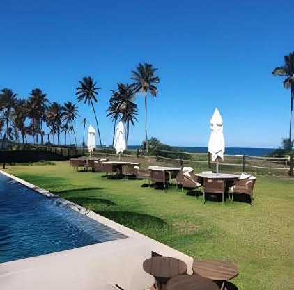 Apartamento Pé na Areia Cond Alphaville Guarajuba