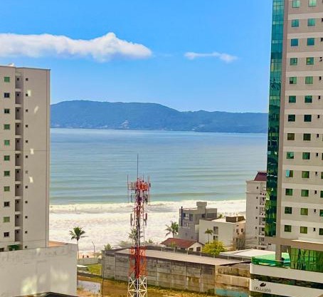 Apartamento vista mar, 2 quartos e garagem