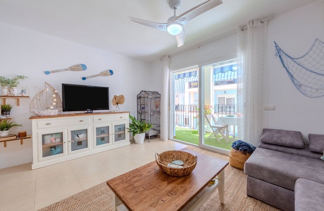 'Apartamento Zen Dreams Almerimar' with sea views, Wi-Fi, and air conditioning