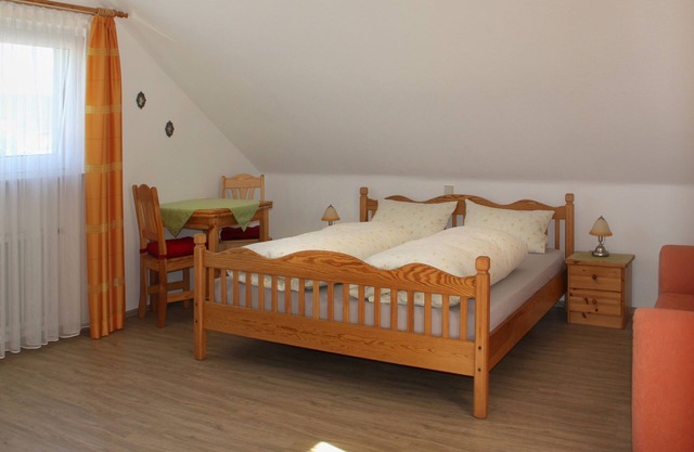 Apartment 'Kaiserstuhlblick' with Balcony and Wi-Fi