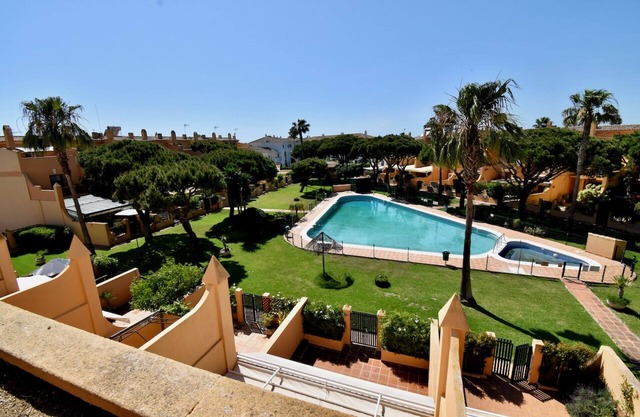 Apartment Cristina in Sancti petri with communal swimming pool