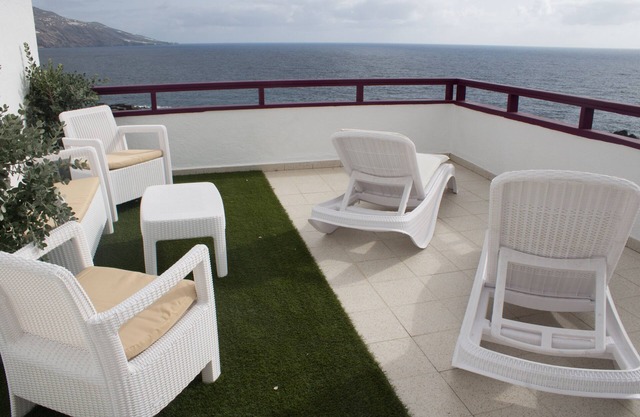 Apartment with spectacular terrace overlooking the sea