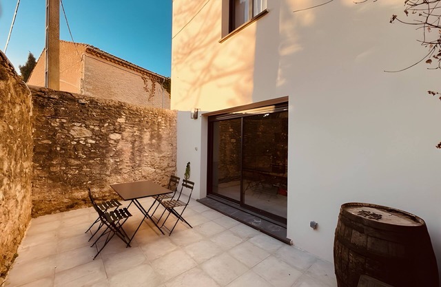 Apartment 'Le Poulailler D'alice' with Private Terrace, Wi-Fi and Air Conditioning