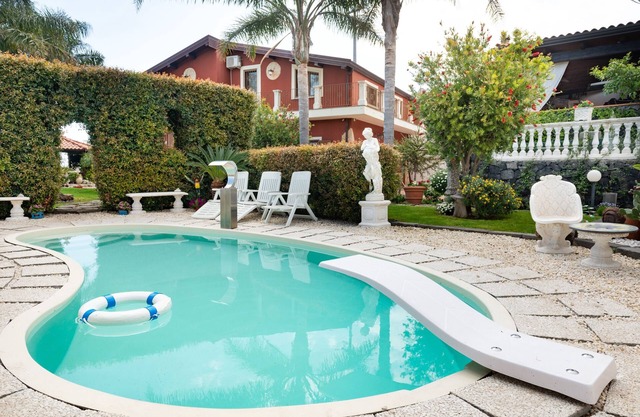 Apartment “Ai confini dell Etna 2” with Shared Pool, Great Views, Wi-Fi & Air Conditioning
