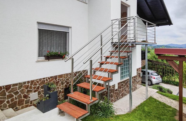 Apartma Hilltop Haven