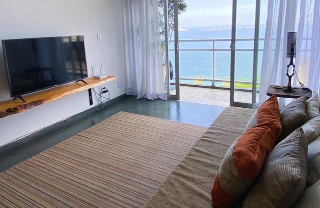 Apartment with sea view and garage 5 minutes from the beach.