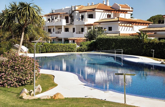 Apartment 'En Playa De La Barrosa' with Shared Pool, Wi-Fi and Air Conditioning