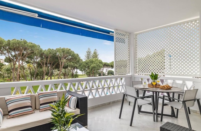 Apartment in Playas del Duque for 6 people| Casa Sevilla 102