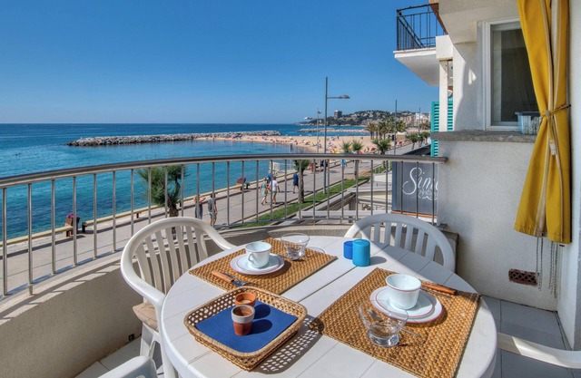 Apartment on the First Line of the Beach with Sea View & Terrace