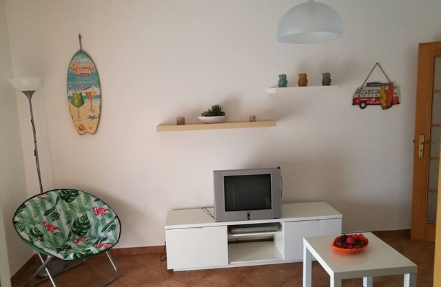 Apartment with 2 bedrooms only 100 meters fro .