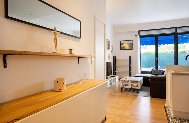 Apartment 10 minutes from the tram and the sea