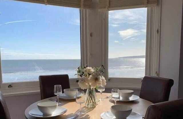 Apartment 14, The Moorings Beachfront & panoramic sea views