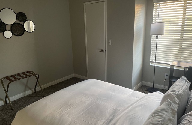 Apartment 20 minutes from airport!