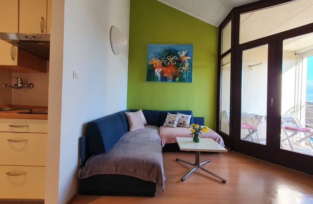 Apartment 300m from the beach, sea view, air conditioning, parking