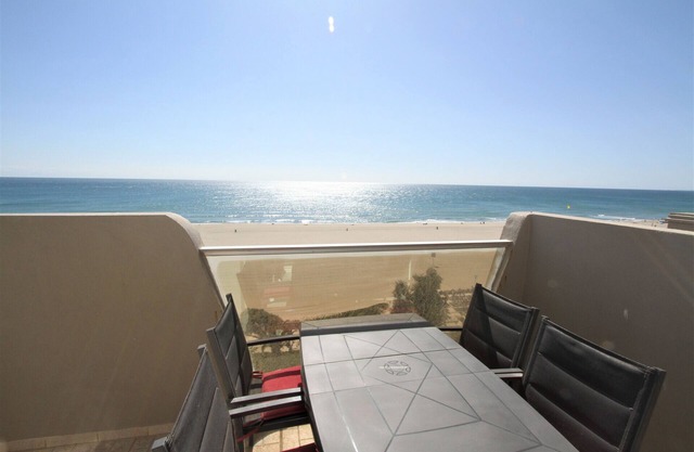 Apartment 4 people on the seafront