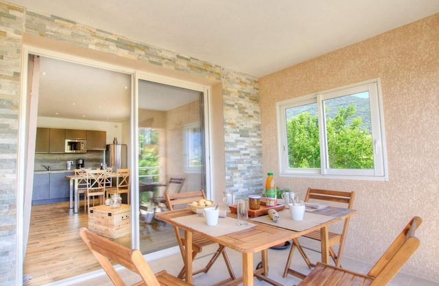 Apartment 5 km from the beach