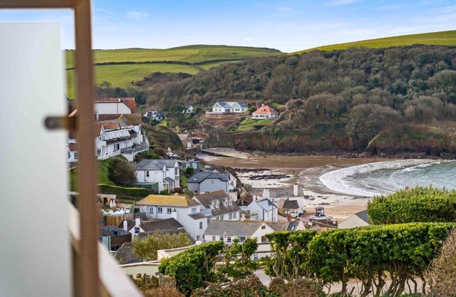 Apartment 9, Searush Cove