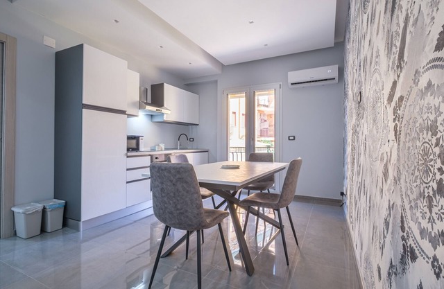Apartment "A Due Passi dal Mare" with Mountain View, Balcony & Wi-Fi