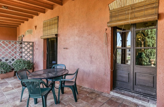 Apartment 'Apartaments Can Gibert - Rubina' with Private Terrace, Shared Garden and Wi-Fi