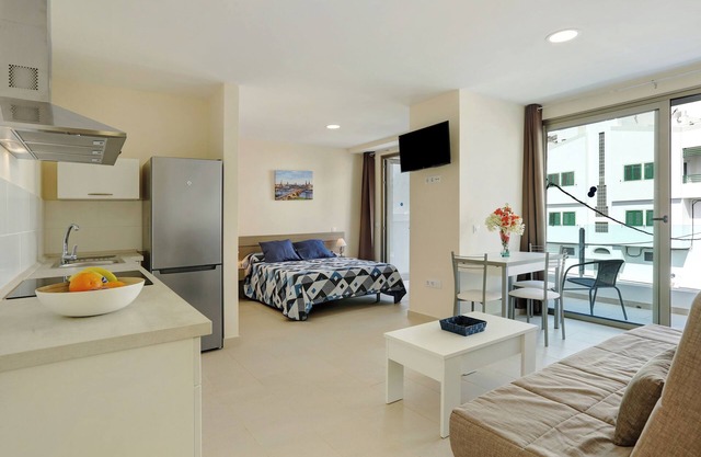 Apartment Albamar 1A with Mountain View, Wi-Fi, A/C, Balcony & Terrace