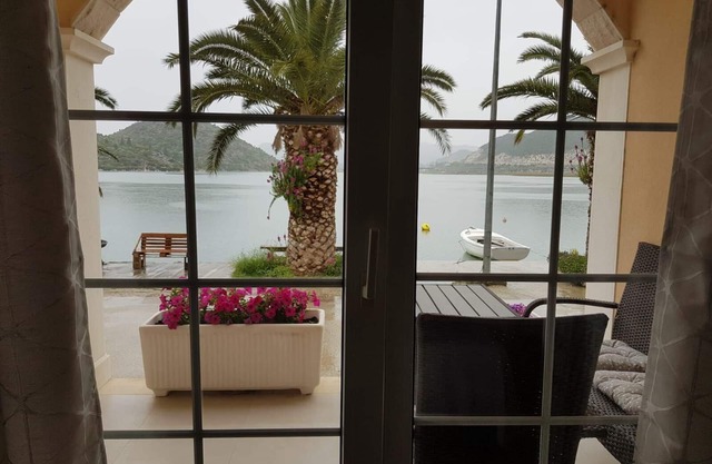 Apartment along the coast for 2 persons