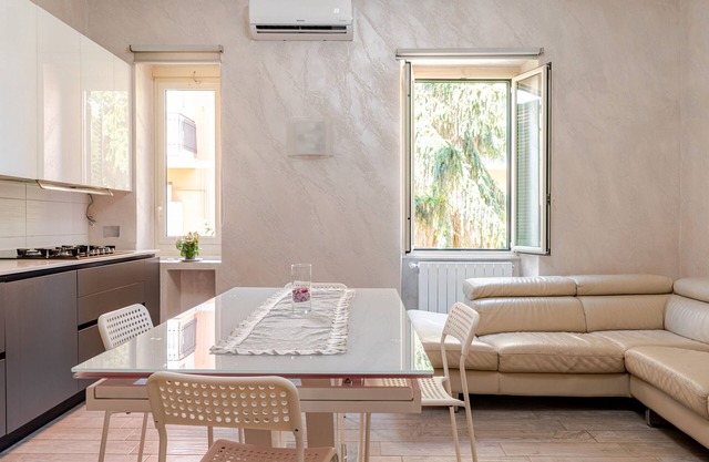 Apartment 'Amars House' with Balcony, Wi-Fi and Air Conditioning