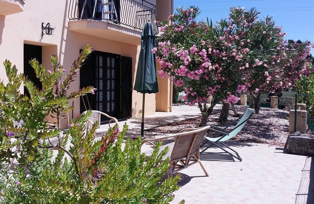 Apartment and garden with a breathtaking view on sea