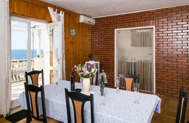 Apartment Angelina - Three Bedroom Apartment with Balcony and Sea View