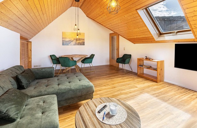Apartment 'Anne' with Lake View, Balcony and Wi-Fi