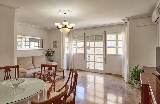 Apartment 'Apartamento 5 Caballeros' with Balcony, Wi-Fi and Air Conditioning