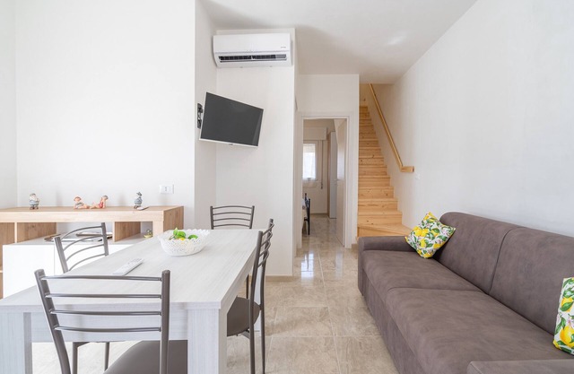 Apartment 'Appartamento Nemo' with Sea View, Wi-Fi and Air Conditioning