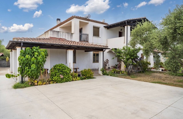 Apartment 'Appartamento Orto Degli Ulivi' with Private Terrace, Private Garden and Wi-Fi
