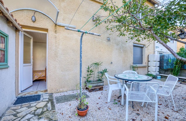 Apartment 'Appartement Equipé, 2 Pièces' with Private Terrace, Wi-Fi and Air Conditioning