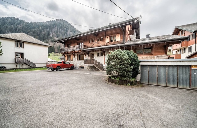 Apartment 'Appartement Chalet - Le Vnipi' with Mountain View, Balcony and Wi-Fi