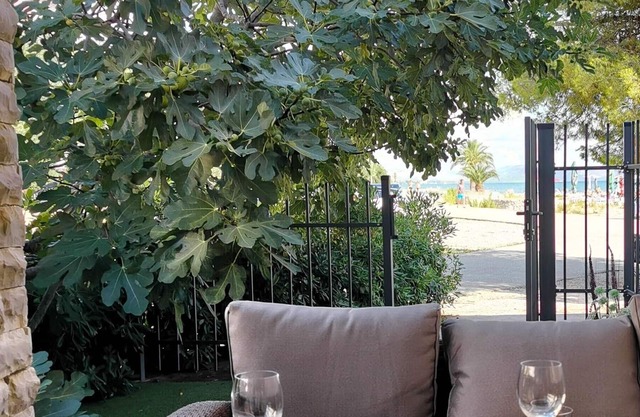 Apartment Beachfeeling First row to the sea, private garden and parking lot