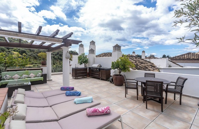Apartment 'Beautiful Penthouse with Solarium', Mountain View, Pool, Garden & Wi-Fi