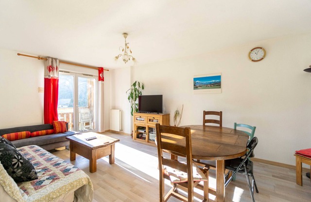 Apartment 'Bel Appartement À La Montagne' with Mountain View, Balcony and Wi-Fi