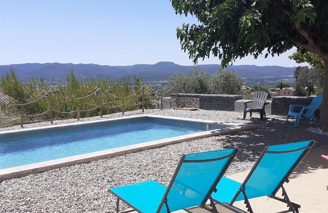 Apartment below a villa in a village in the heart of the Luberon