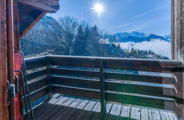 Apartment 'Bercail 5 Appt Plein Sud 3 Étoiles' with Mountain View and Balcony