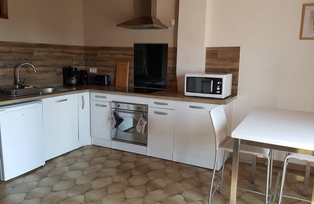 Apartment between land and sea