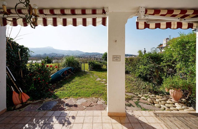 Apartment 'Bidasoabanks' with Mountain View, Shared Pool and Wi-Fi