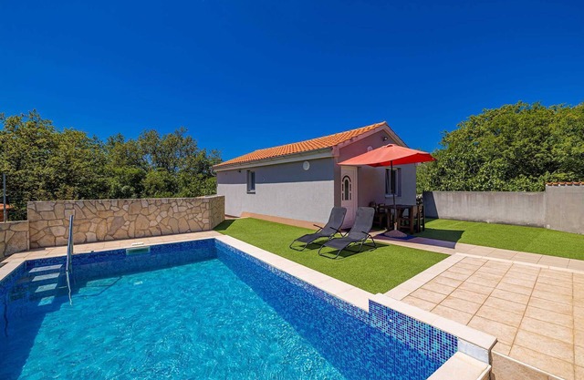 Apartment BORO with pool