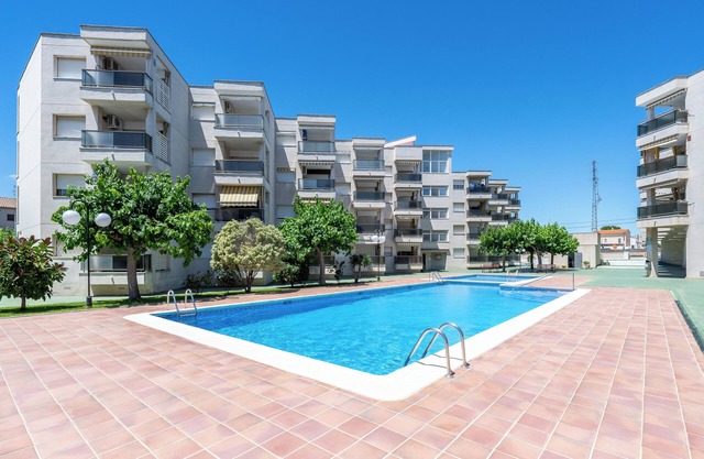 Apartment 'Bumbai' with Shared Pool, Private Garden and Air Conditioning