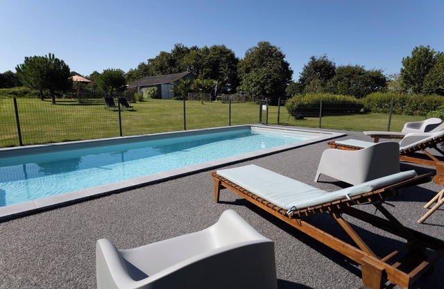 Apartment 'Calme Campagne Piscine' with Shared Pool, Shared Garden and Wi-Fi