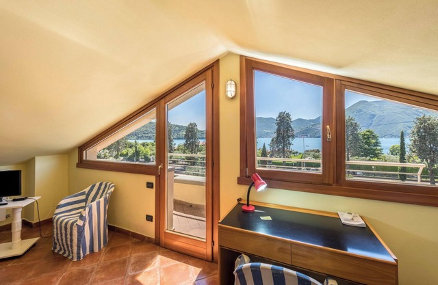 Apartment 'Casa Caterina Mansarda' with Lake View, Garden & Wi-Fi