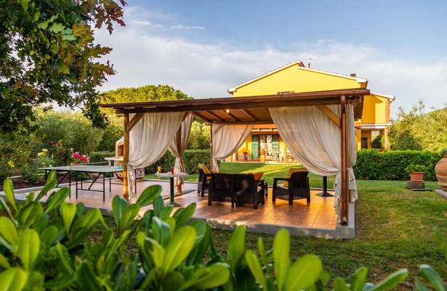 Apartment "Casa Dante" with hills and Monte Argentario view, 2 Private Terraces & Wi-Fi