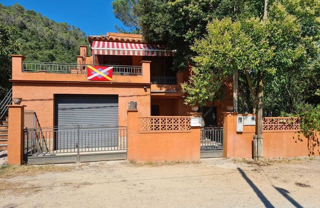 Apartment 'Casa En Albanyà' with Mountain View, Private Terrace and Wi-Fi