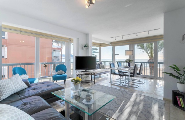 Apartment Casa Esmeralda 2 on the Beach with Balcony, A/C & Wi-Fi