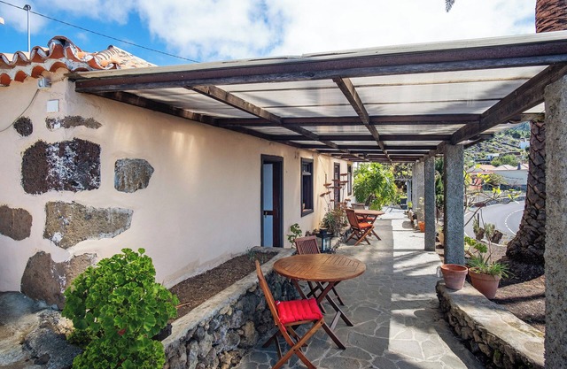 Apartment 'Casa La Podona- B' with Sea View and Shared Terrace