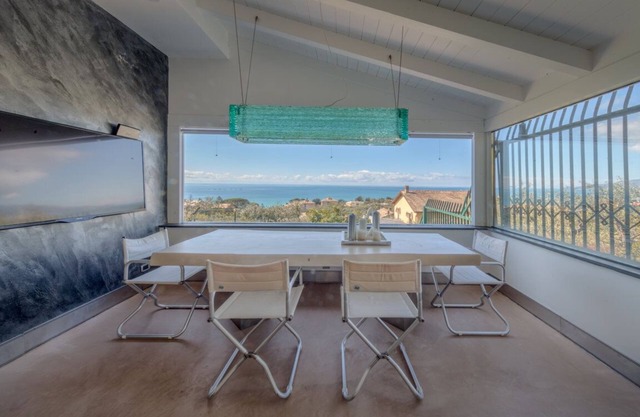 Apartment Casa Lorenzo with Sea View, Shared Garden, A/C and Wi-Fi